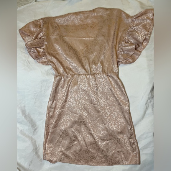 Saylor sz M Brookey Dress Blush Pastel Peach Revolve Satin - Picture 4 of 6